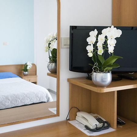 Hotel Emilia ريميني المظهر الخارجي الصورة