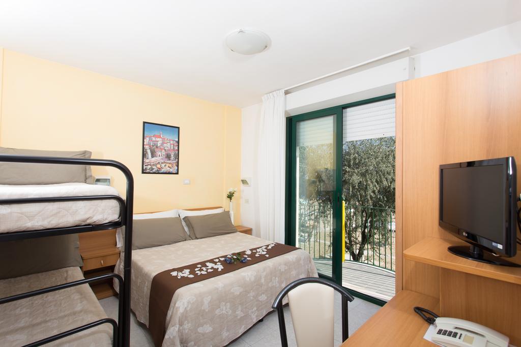 Hotel Emilia ريميني الغرفة الصورة