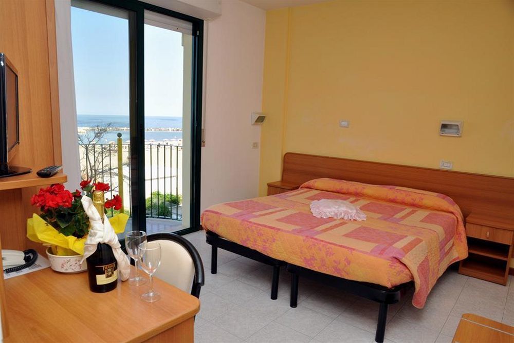 Hotel Emilia ريميني المظهر الخارجي الصورة